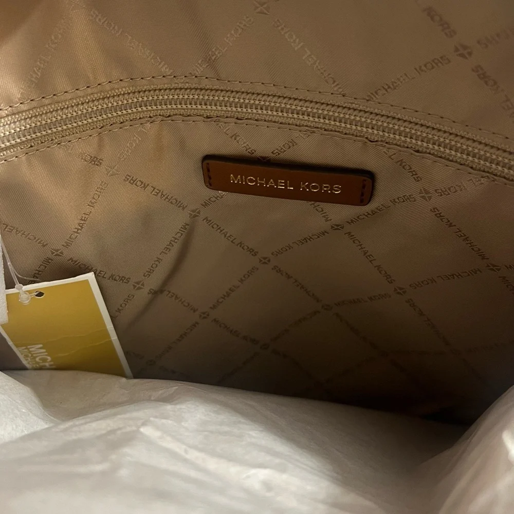 Michael Kors Charlotte Vanilla Logo Large Tote Bag Purse Jet Set New - Picture 9 of 9